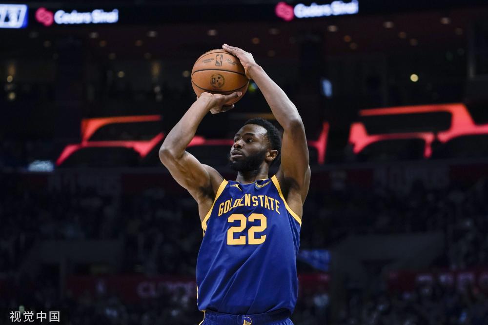 篮球比赛中 篮球比赛中