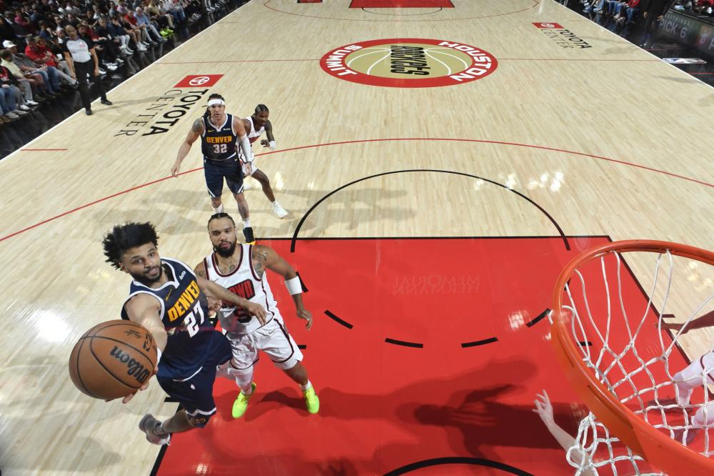 他不但表现 他不但表现