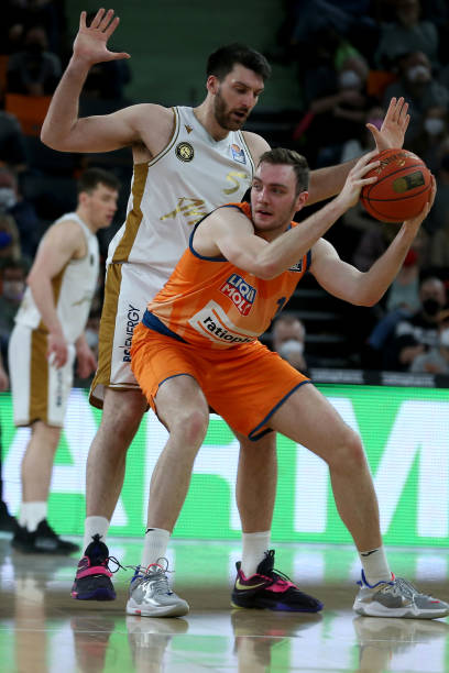 而吉拉西的 而吉拉西的